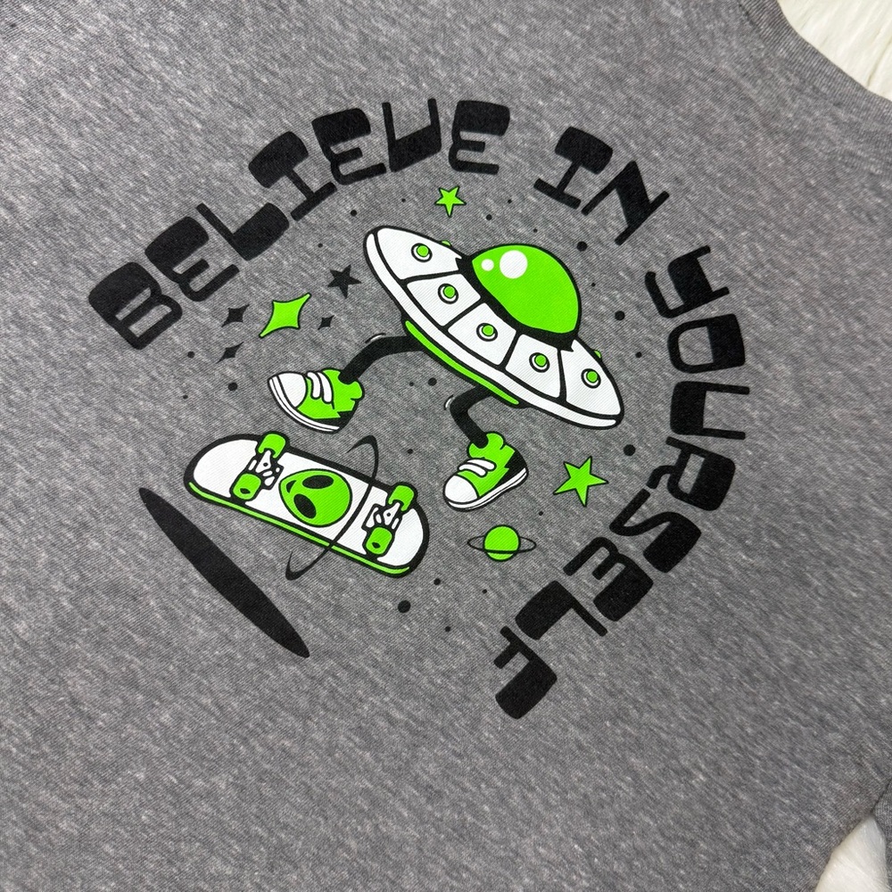 Old Navy Youth Boy Size Small (6-7) Charcoal Gray Shirt With Spaceship Image - Picture 9 of 12
